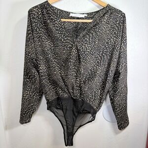 ASTR THE LABEL Black/Gold Plunge‎ Neckline Long Sleeve Bodysuit Size Small Chic